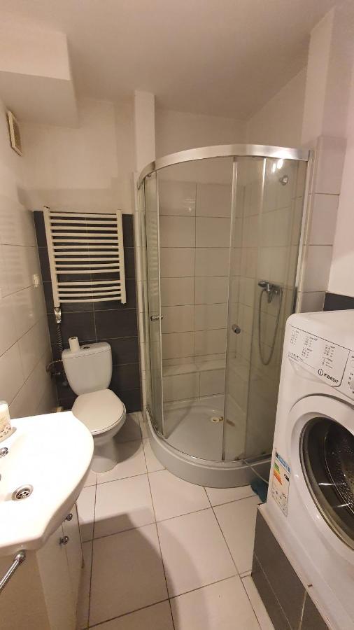 Quite Place In Good Location Apartment